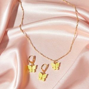 BUY TWO GET ONE FREE💛 necklace earrings set